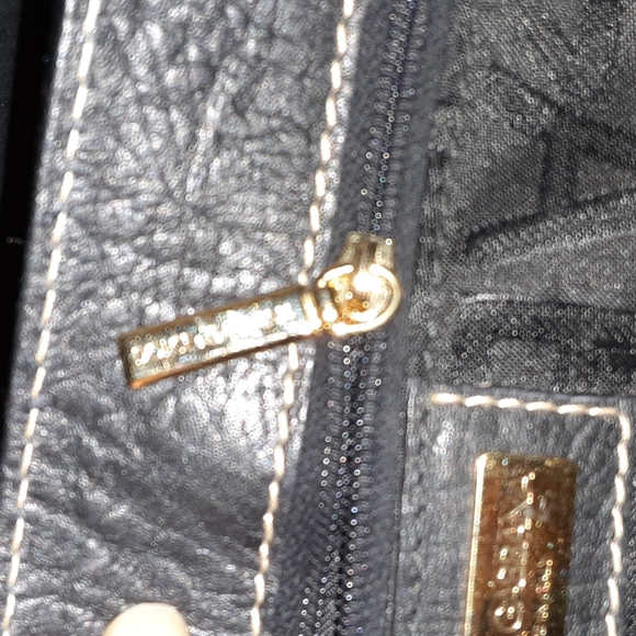 Dolce and Gabbana pebble leather top handle bag - Picture 7 of 7